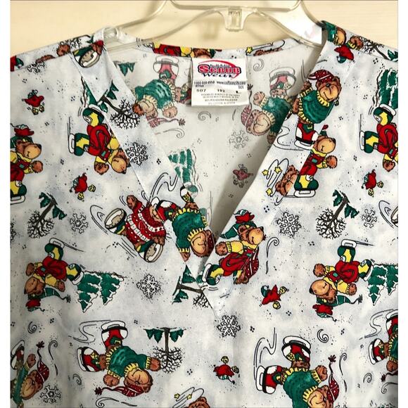 Scrub Wear Winter Ice-Skating Bears Print Scrub Top Size Large - Picture 2 of 4